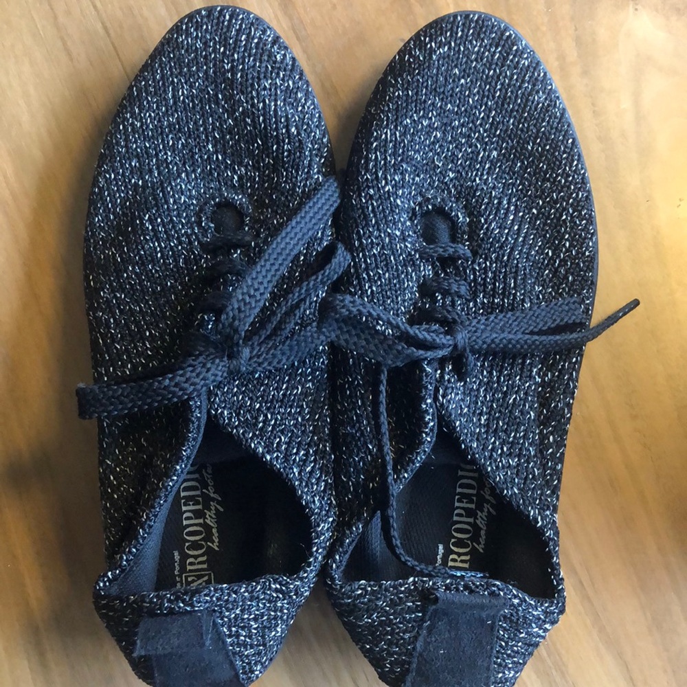 Arcopedico womens shoe. Barely worn. Super comfy.